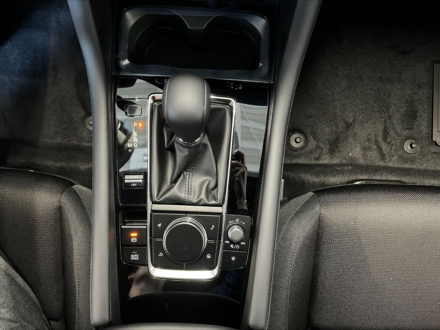 MAZDA 3 2.5L e-SKYACTIV G 140ps 6AT FWD Exclusive-line MAZDA 3 2.5L e-SKYACTIV G 140ps 6AT FWD Exclusive-line