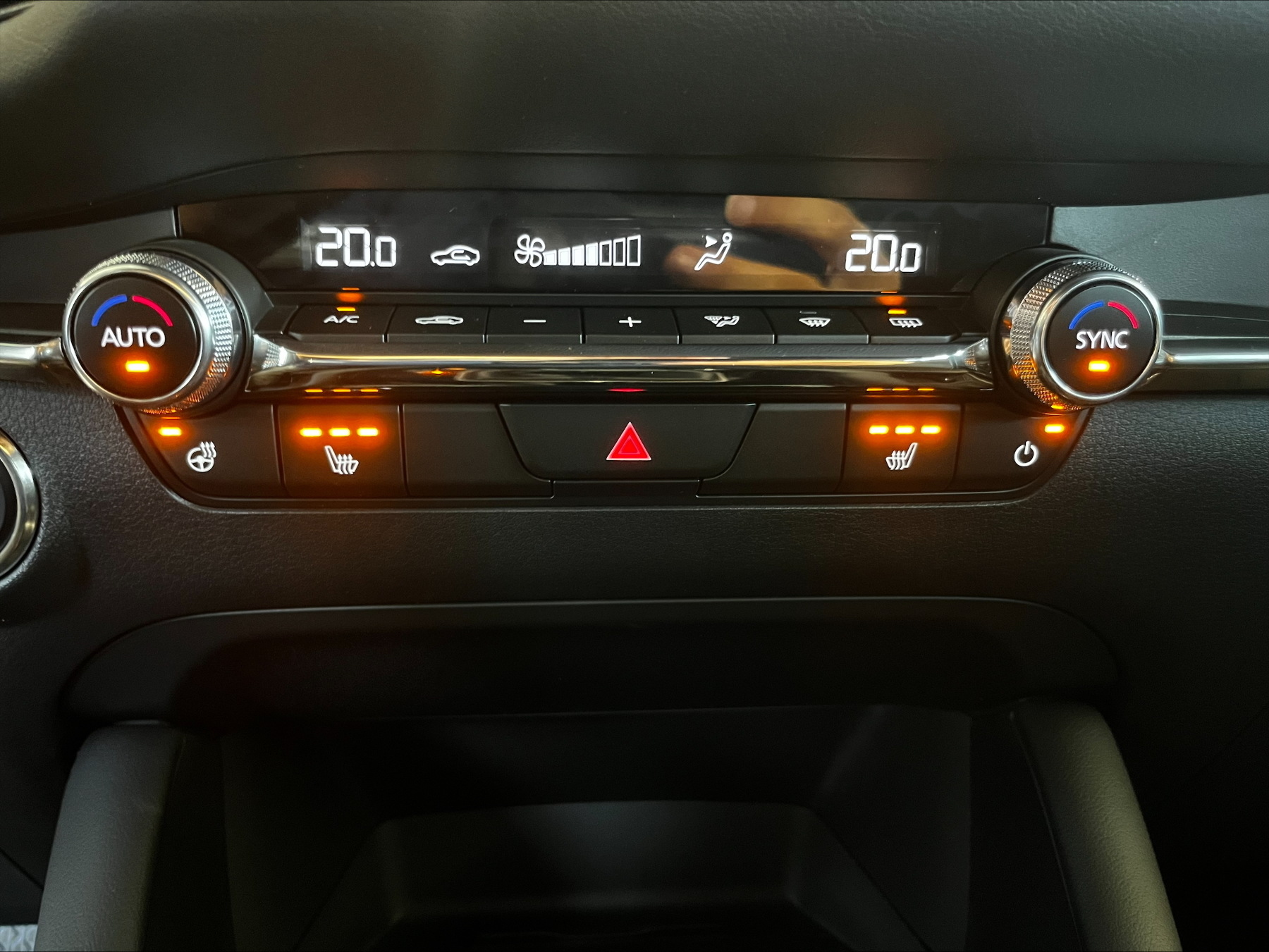 MAZDA 3 2.5L e-SKYACTIV G 140ps 6AT FWD Exclusive-line MAZDA 3 2.5L e-SKYACTIV G 140ps 6AT FWD Exclusive-line