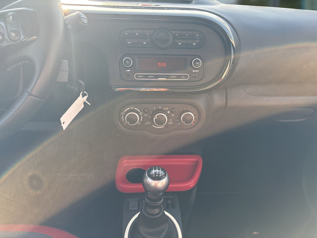 RENAULT Twingo Dynamique ENERGY TCe 90 E6 RENAULT Twingo Dynamique ENERGY TCe 90 E6