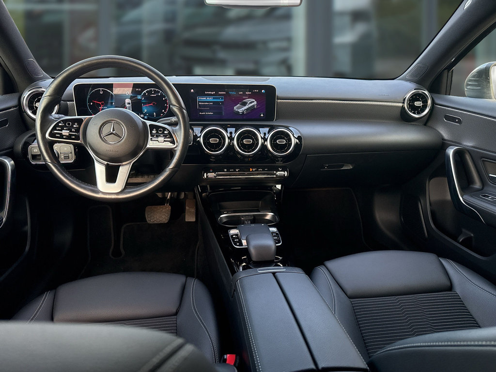 MERCEDES-BENZ A 200 Progressive