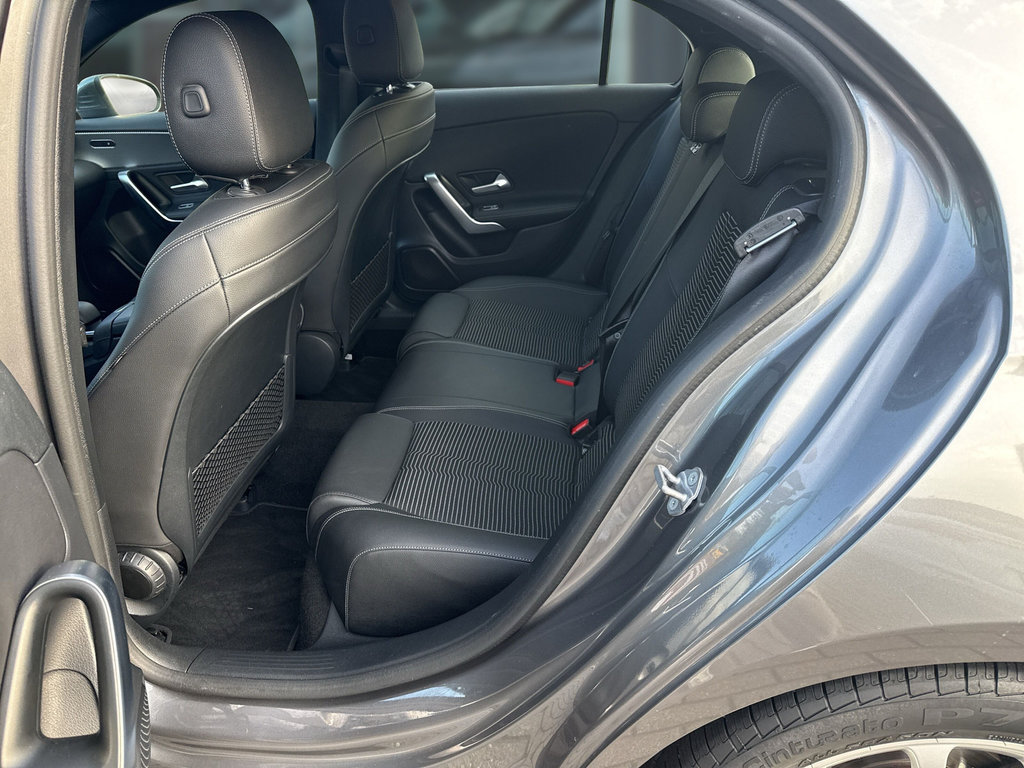 MERCEDES-BENZ A 200 Progressive