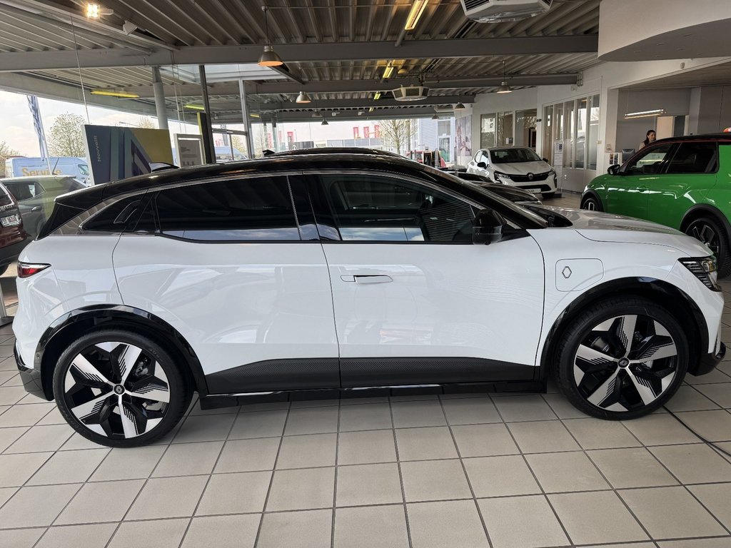 RENAULT Megane E-TECH Techno 220 Comfort Range