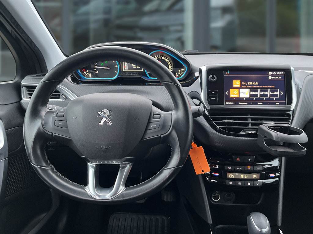 PEUGEOT 2008 1.2 PureTech 130 Allure Sicht-Paket