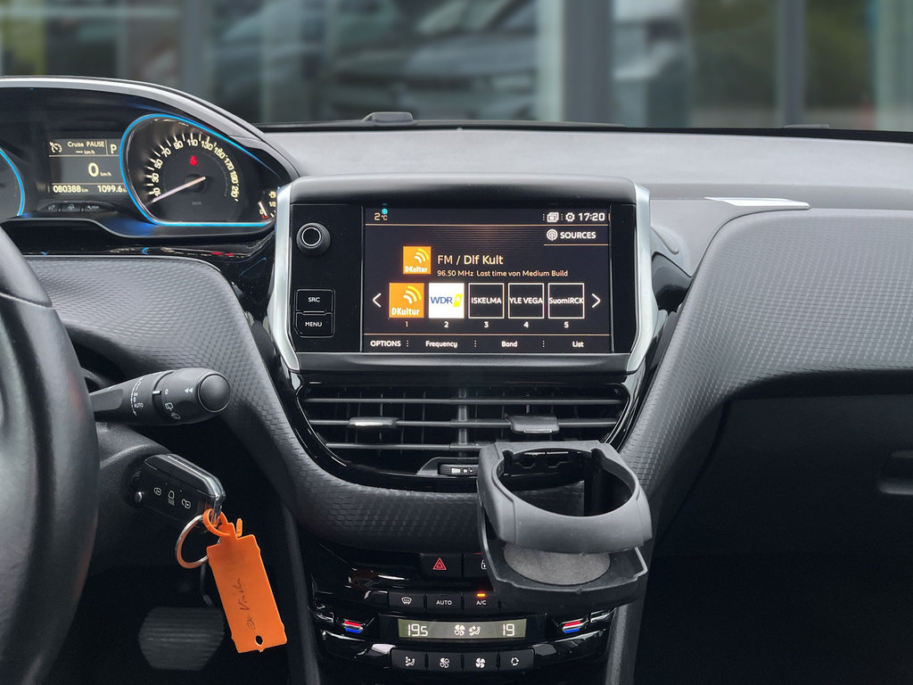 PEUGEOT 2008 1.2 PureTech 130 Allure Sicht-Paket