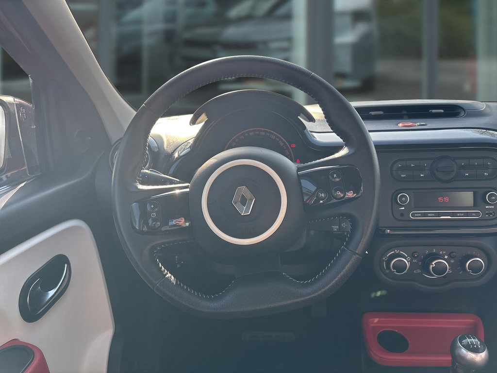 RENAULT Twingo Dynamique ENERGY TCe 90 E6 RENAULT Twingo Dynamique ENERGY TCe 90 E6