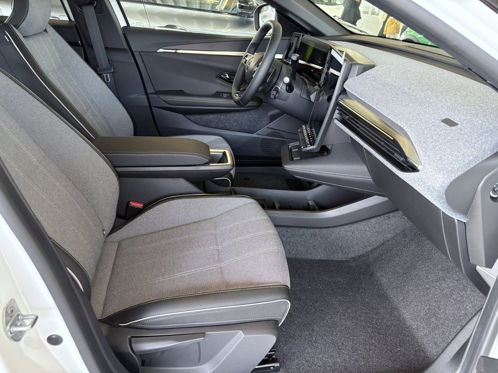 RENAULT Megane E-TECH Techno 220 Comfort Range