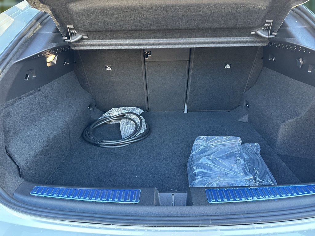 RENAULT Rafale Atelier Alpine E-Tech Plug-in Hybrid 300 RENAULT Rafale Atelier Alpine E-Tech Plug-in Hybrid 300