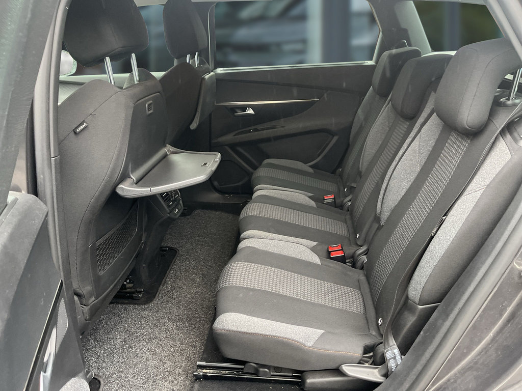 PEUGEOT 5008 1.5 BlueHDi 130 Active Pack 7-Sitzer; LED