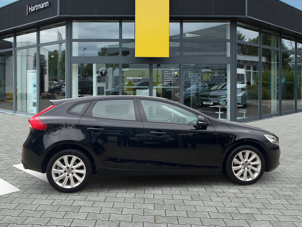 VOLVO V40 T3 1.5 Momentum 40 VOLVO V40 T3 1.5 Momentum 40
