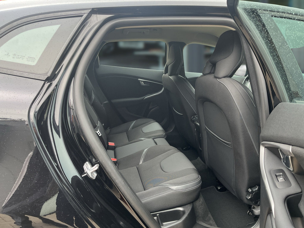 VOLVO V40 T3 1.5 Momentum 40 VOLVO V40 T3 1.5 Momentum 40