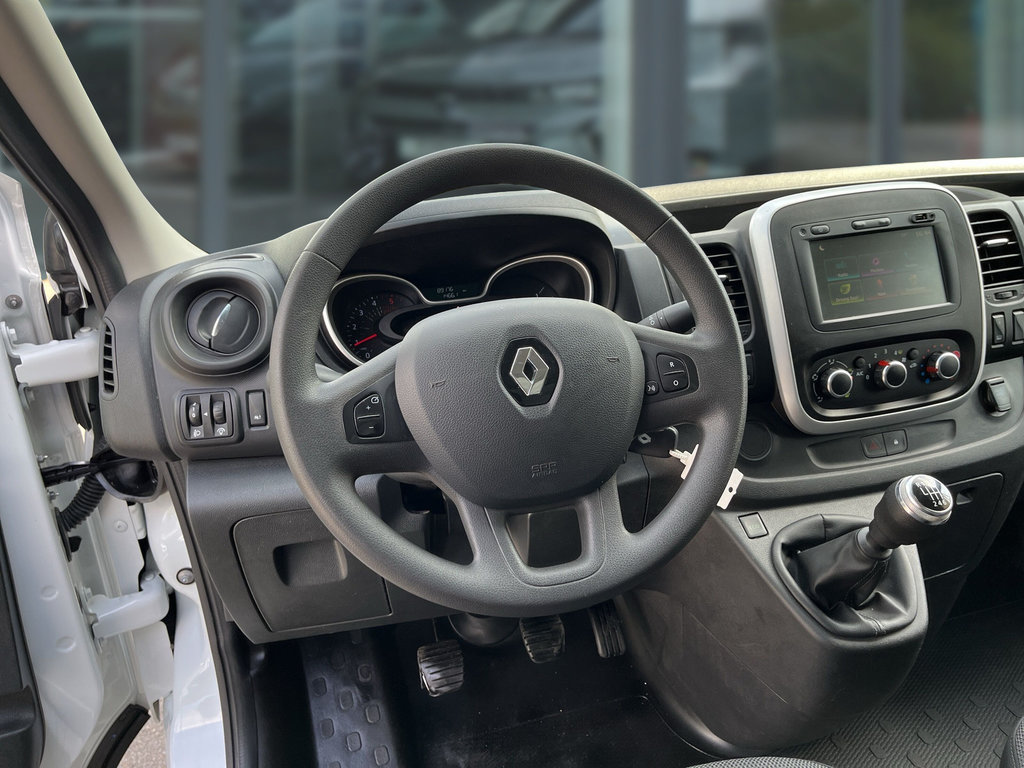 RENAULT Trafic Komfort L1H1 2,8t Dci 120 RF-Kamera, AHK RENAULT Trafic Komfort L1H1 2,8t Dci 120 RF-Kamera, AHK