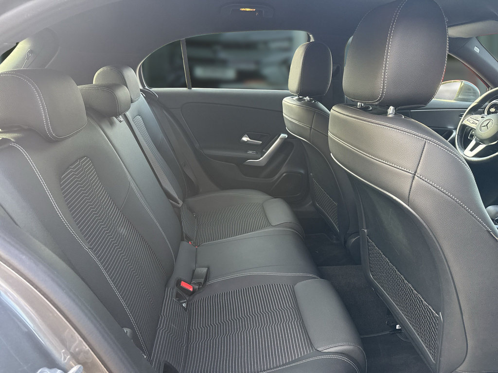 MERCEDES-BENZ A 200 Progressive
