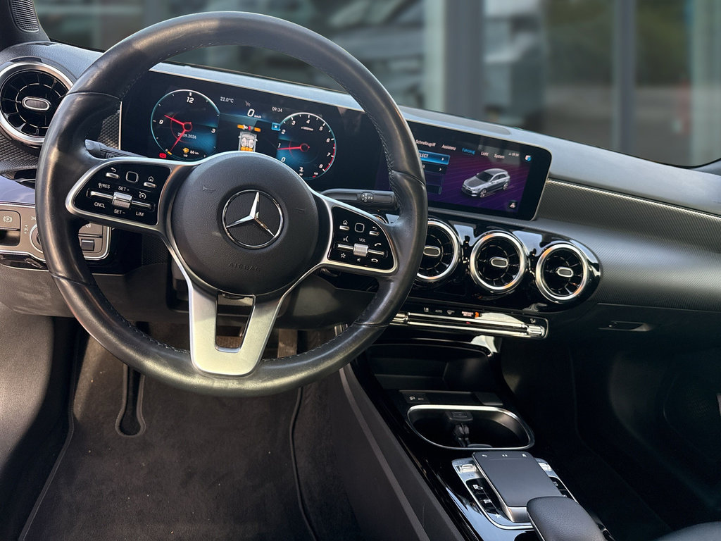 MERCEDES-BENZ A 200 Progressive