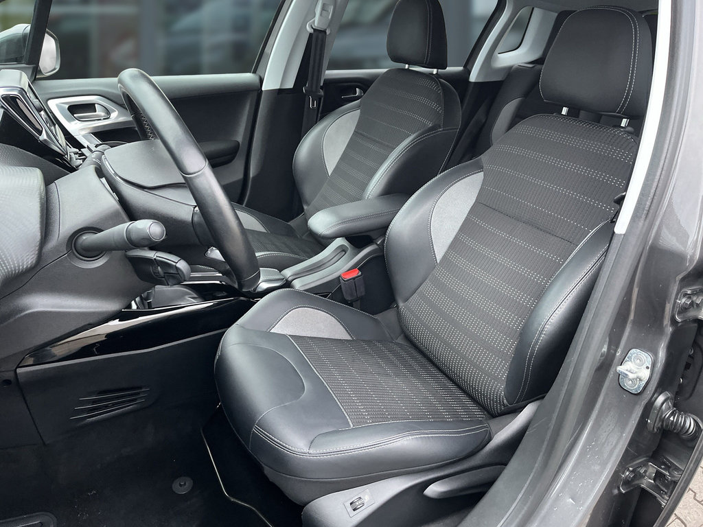 PEUGEOT 2008 1.2 PureTech 130 Allure Sicht-Paket