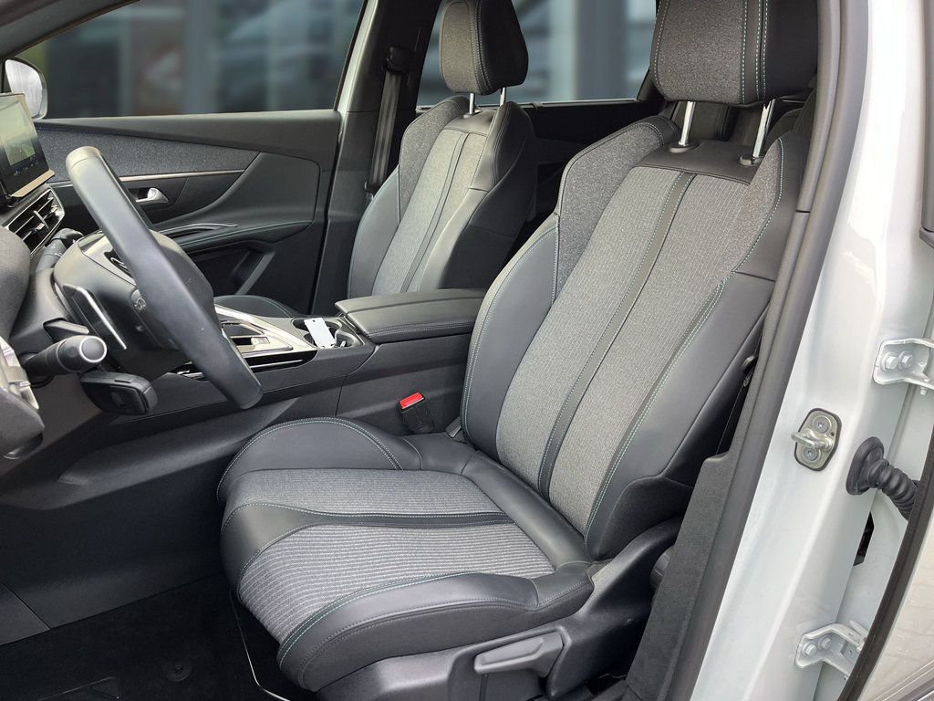 PEUGEOT 5008 1.2 PureTech 130 Allure Pack 7-Sitze, LED