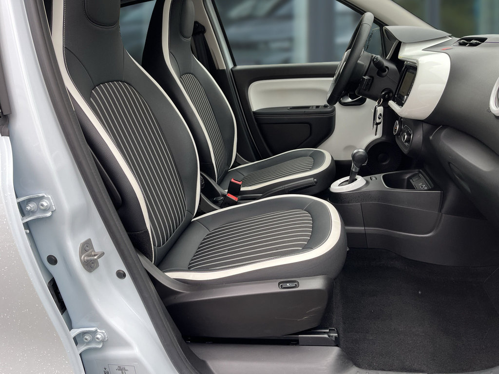 RENAULT Twingo E-Tech Techno RF-Kamera