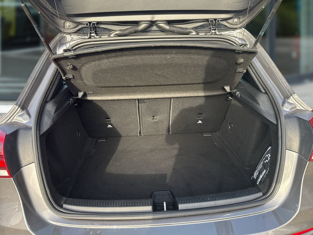 MERCEDES-BENZ A 200 Progressive