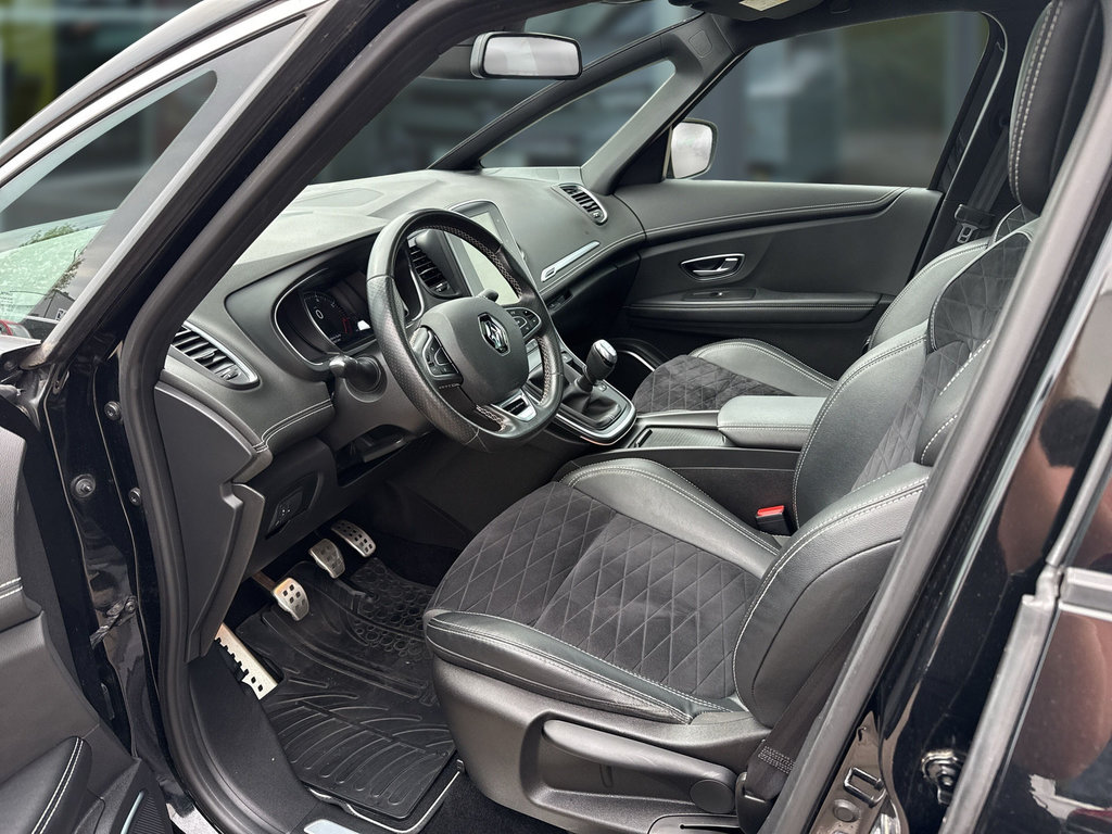 RENAULT Scenic IV BLACK Edition TCe 160 GPF RENAULT Scenic IV BLACK Edition TCe 160 GPF