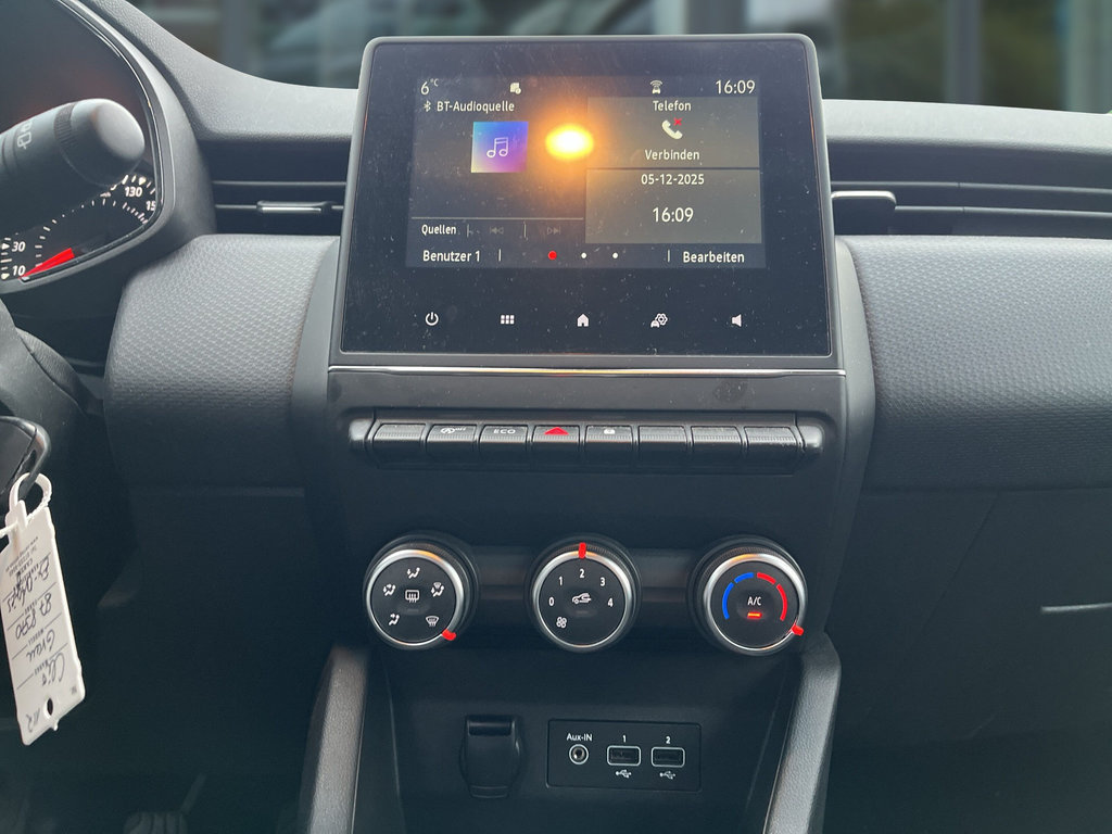 RENAULT Clio Equilibre TCe 90 LED, abn. AHK. RENAULT Clio Equilibre TCe 90 LED, abn. AHK.