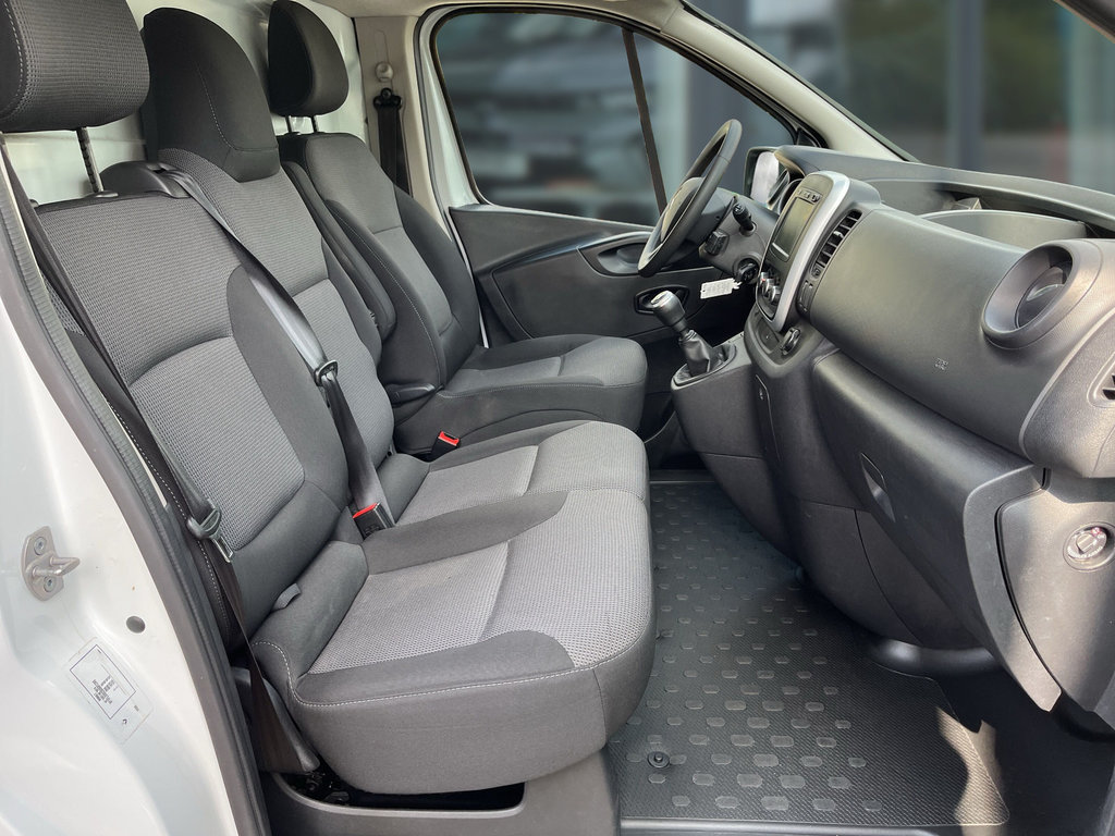 RENAULT Trafic Komfort L1H1 2,8t Dci 120 RF-Kamera, AHK RENAULT Trafic Komfort L1H1 2,8t Dci 120 RF-Kamera, AHK