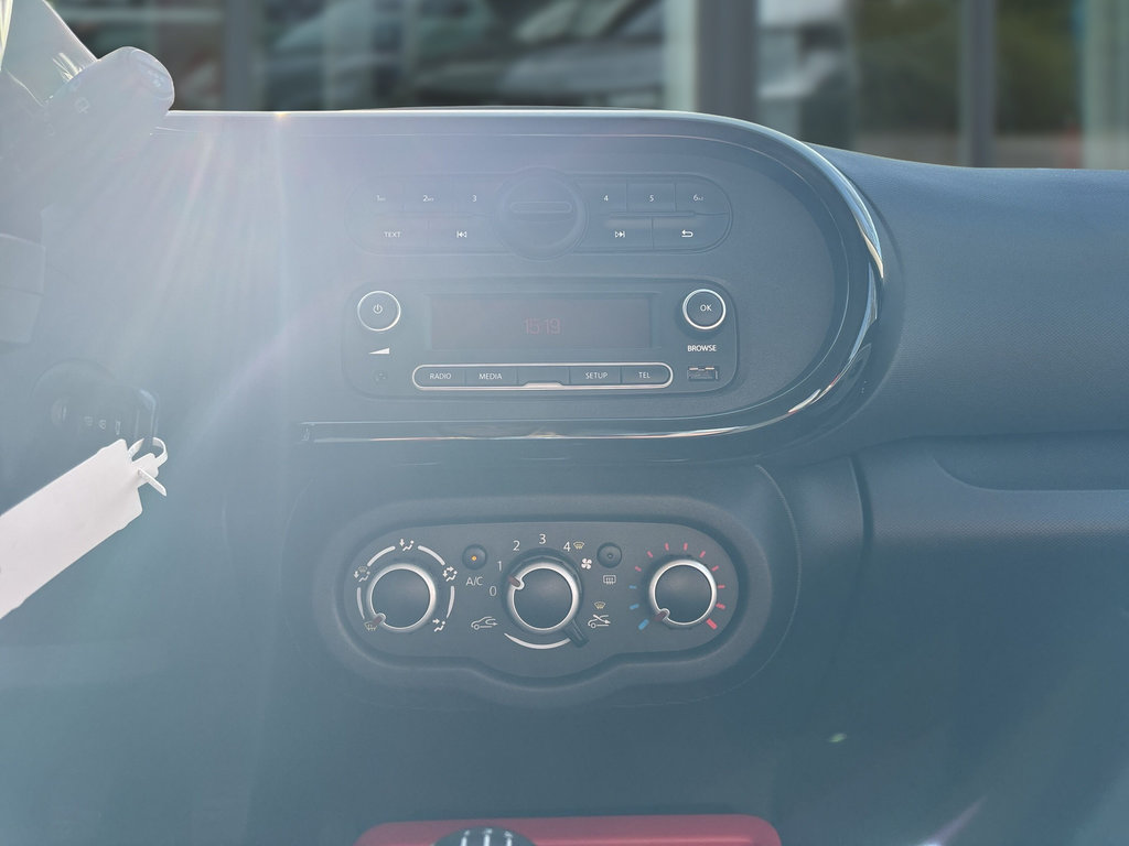 RENAULT Twingo Dynamique ENERGY TCe 90 E6 RENAULT Twingo Dynamique ENERGY TCe 90 E6