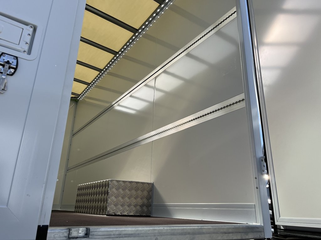 RENAULT Master L3 Evels-Leichtkoffer 1,11to. NL, 4,2mtr. RENAULT Master L3 Evels-Leichtkoffer 1,11to. NL, 4,2mtr.