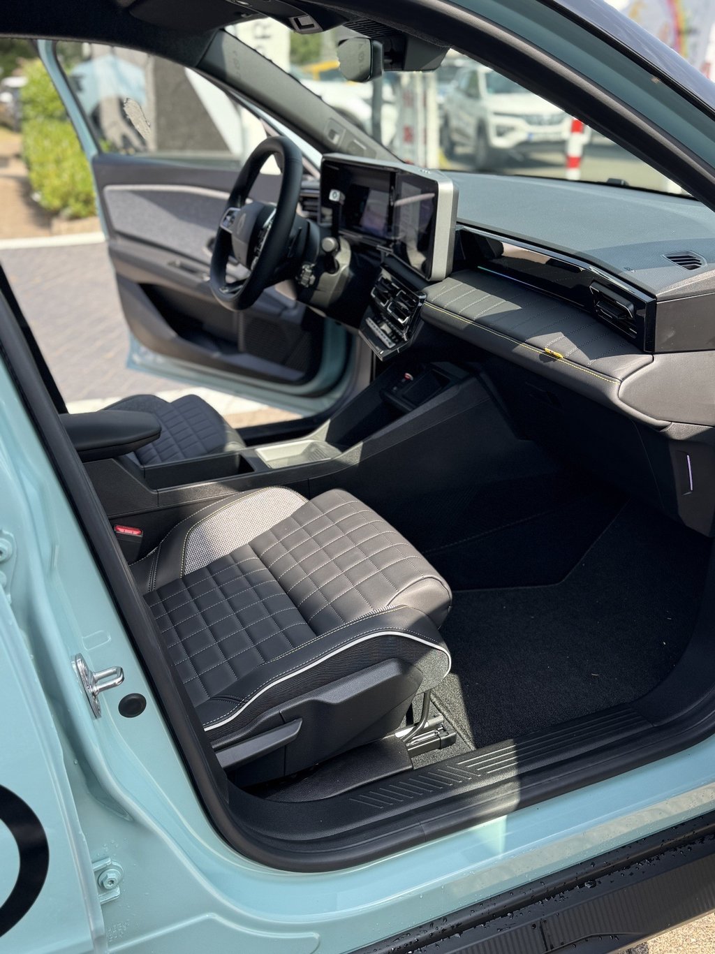 RENAULT R 4 E-Tech Iconic 150 Comfort Range