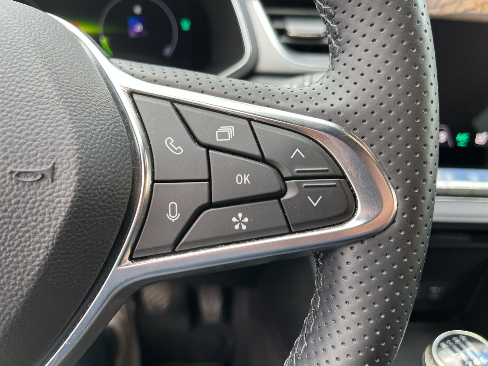 RENAULT Captur 1.3 TCe 140 M-Hybr. Techno Wi-Pak,RF-Kam. RENAULT Captur 1.3 TCe 140 M-Hybr. Techno Wi-Pak,RF-Kam.