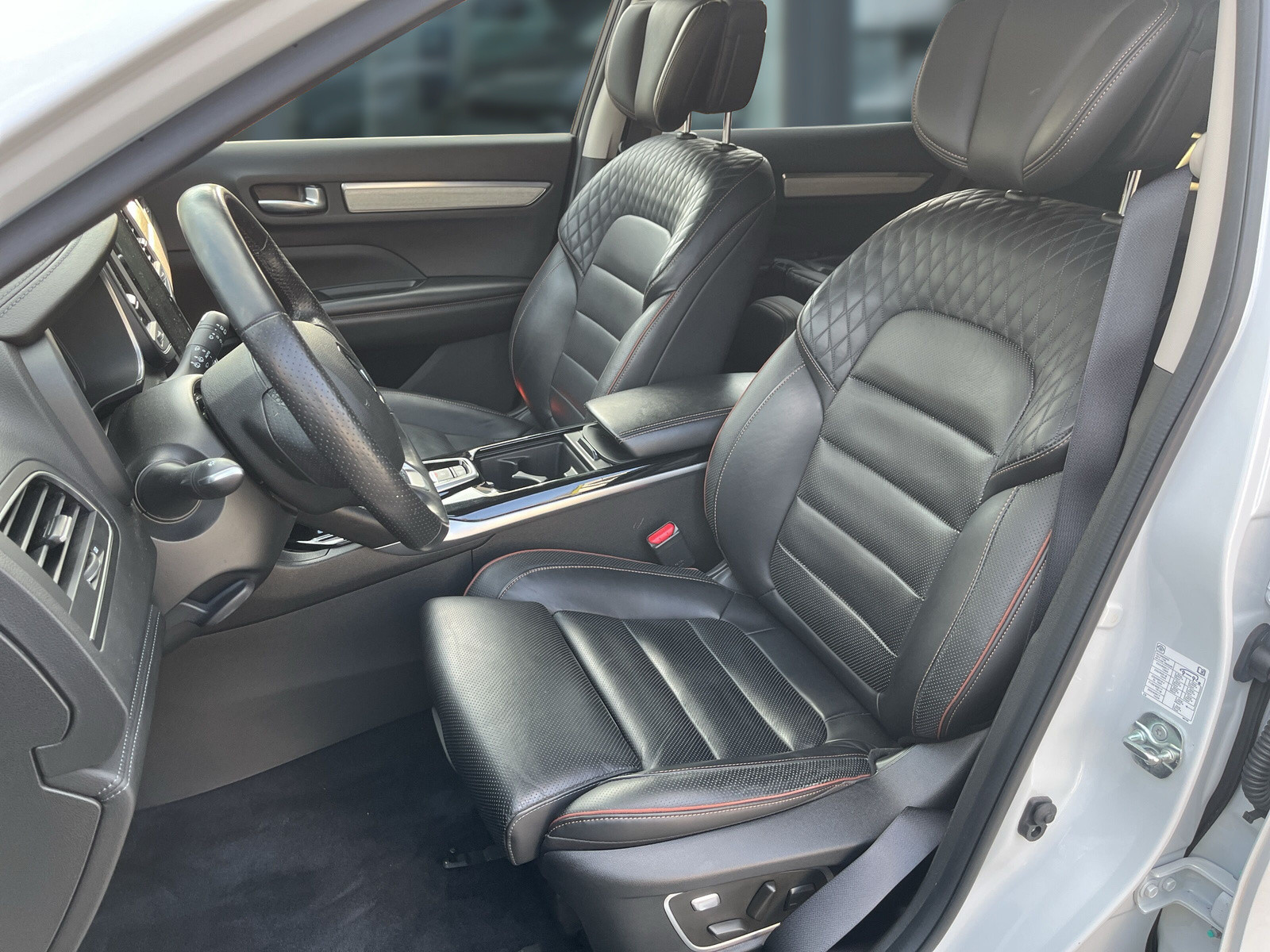 RENAULT Koleos Initiale dCi 185 4WD Bose, Winter-Pak. RENAULT Koleos Initiale dCi 185 4WD Bose, Winter-Pak.