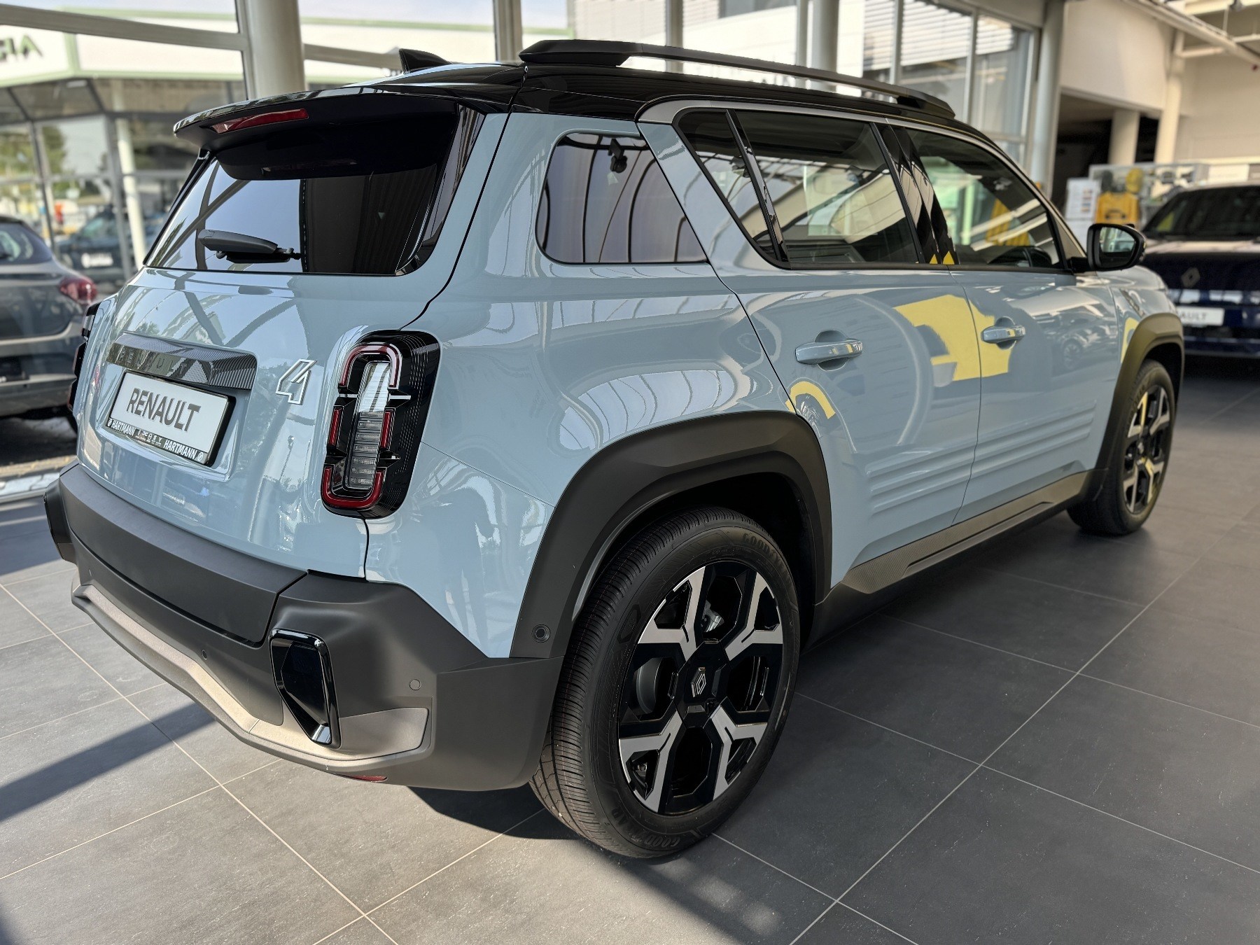 RENAULT R 4 E-Tech Techno 150 Comfort Range RENAULT R 4 E-Tech Techno 150 Comfort Range