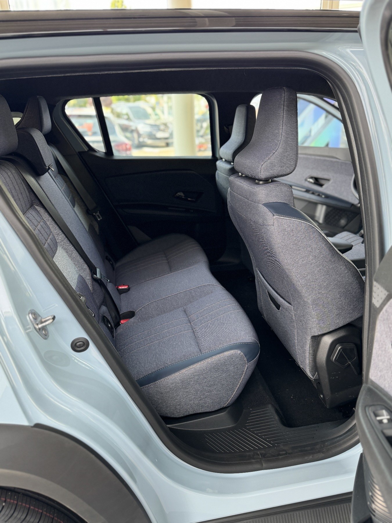 RENAULT R 4 E-Tech Techno 150 Comfort Range RENAULT R 4 E-Tech Techno 150 Comfort Range