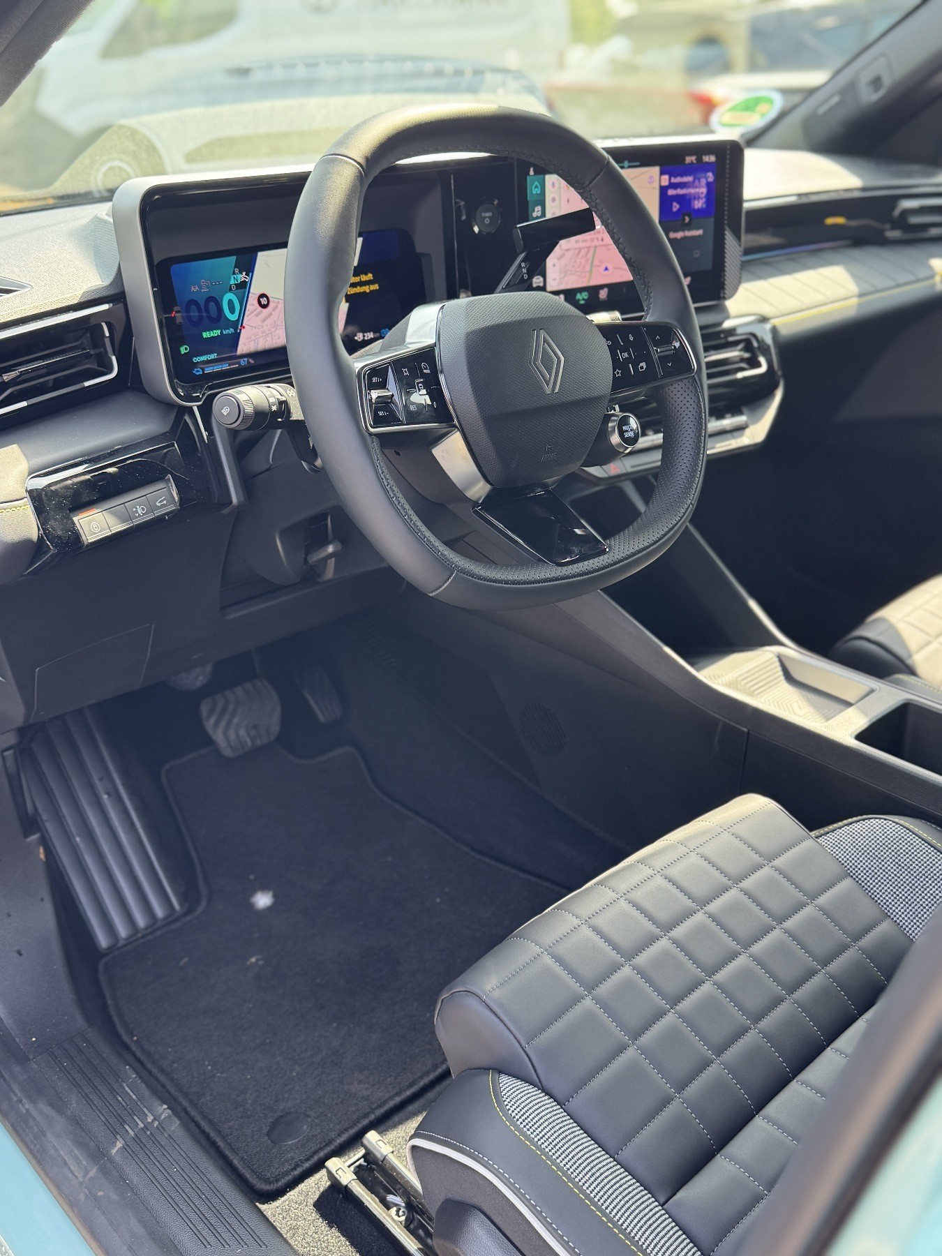 RENAULT R 4 E-Tech Iconic 150 Comfort Range RENAULT R 4 E-Tech Iconic 150 Comfort Range