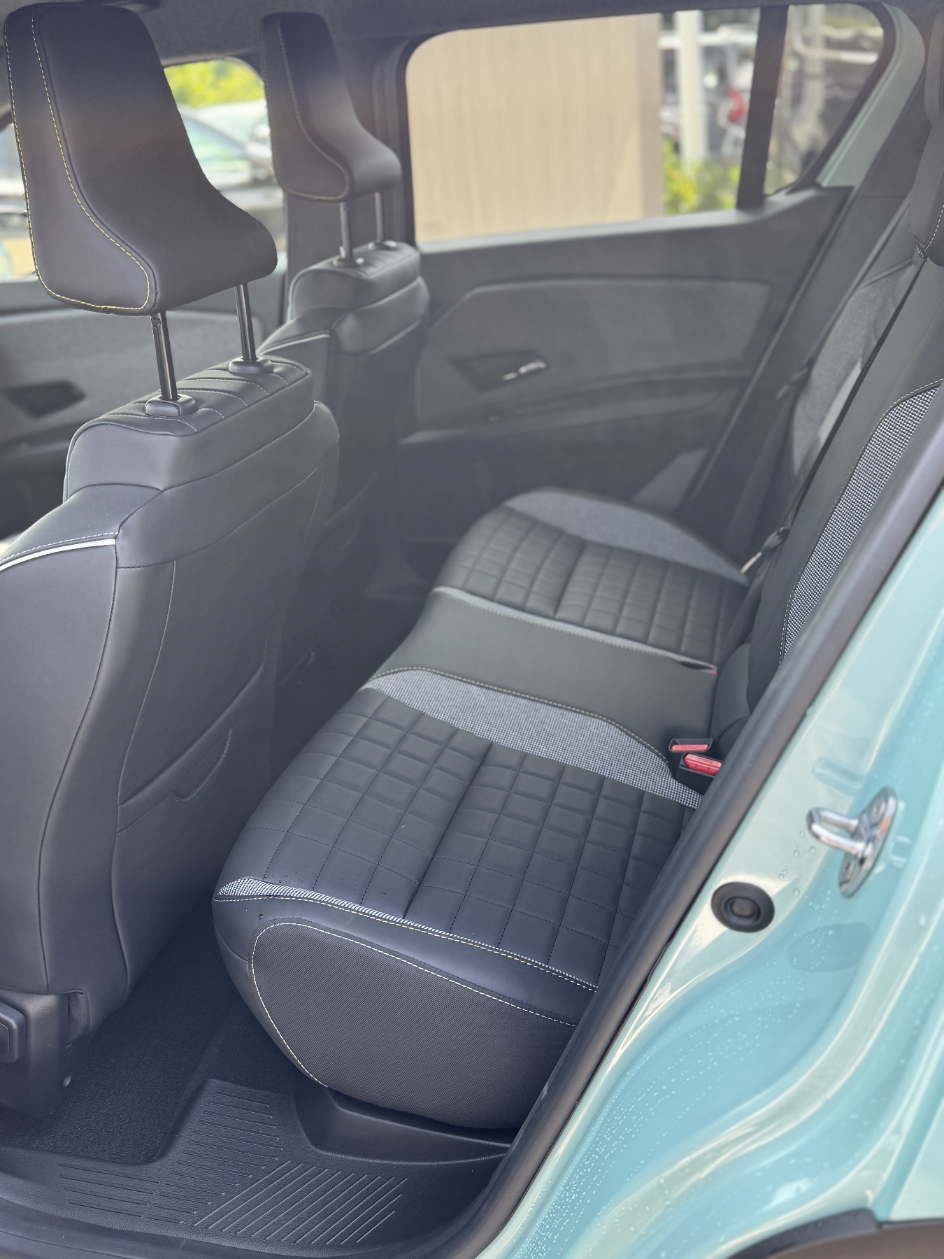 RENAULT R 4 E-Tech Iconic 150 Comfort Range RENAULT R 4 E-Tech Iconic 150 Comfort Range