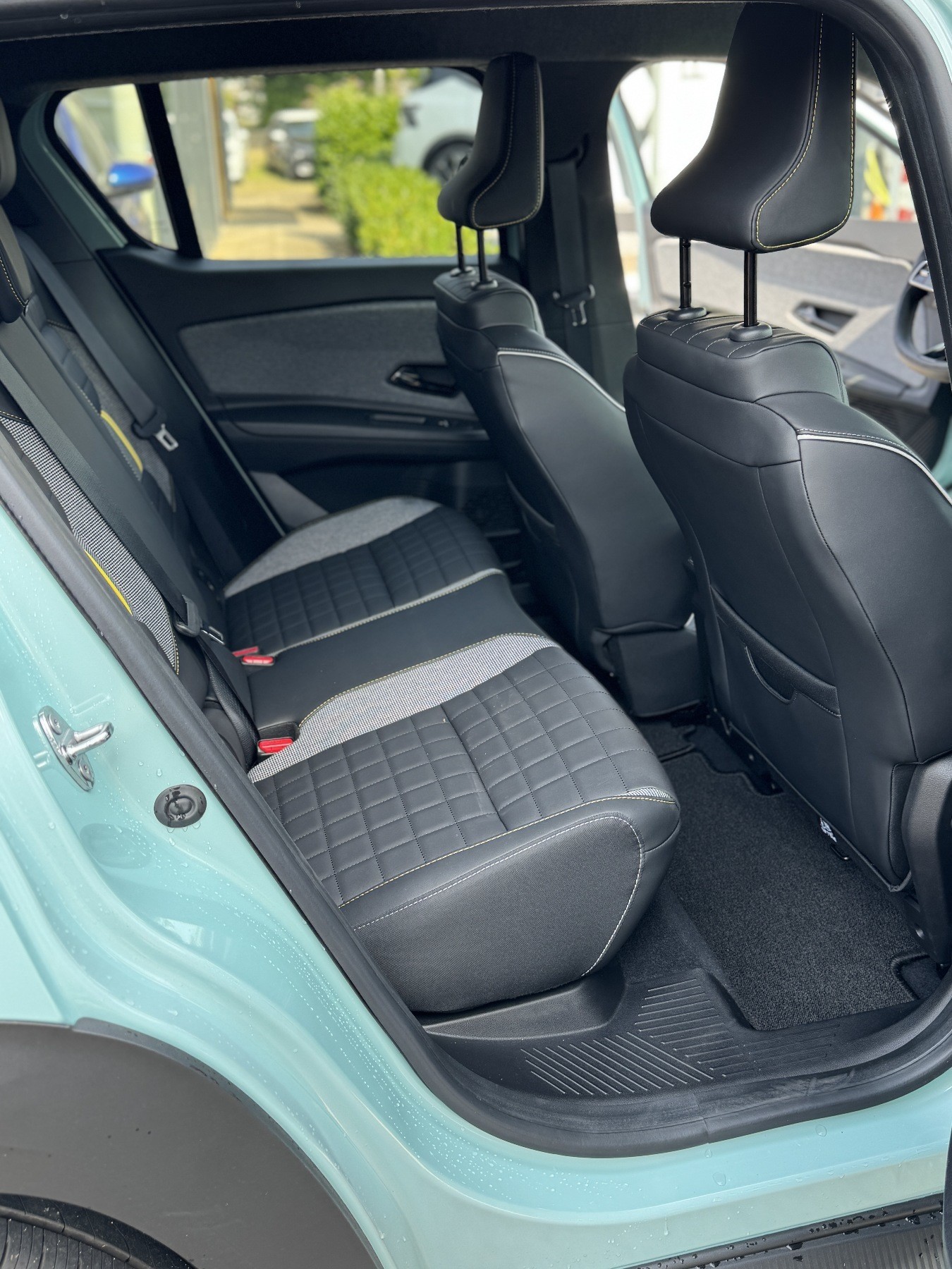 RENAULT R 4 E-Tech Iconic 150 Comfort Range RENAULT R 4 E-Tech Iconic 150 Comfort Range