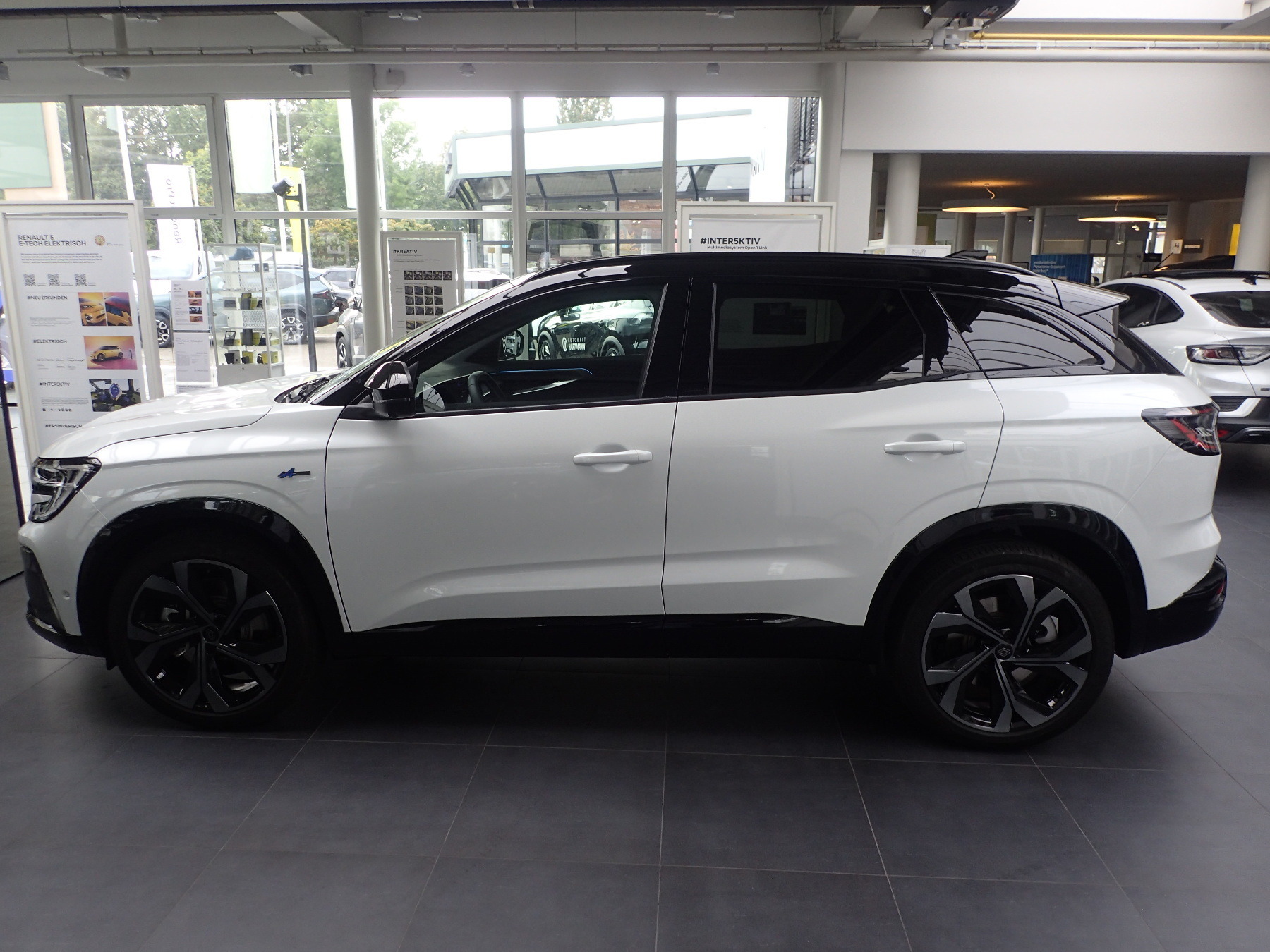 RENAULT Austral Iconic Esprit Alpine E-Tech Full Hybrid RENAULT Austral Iconic Esprit Alpine E-Tech Full Hybrid