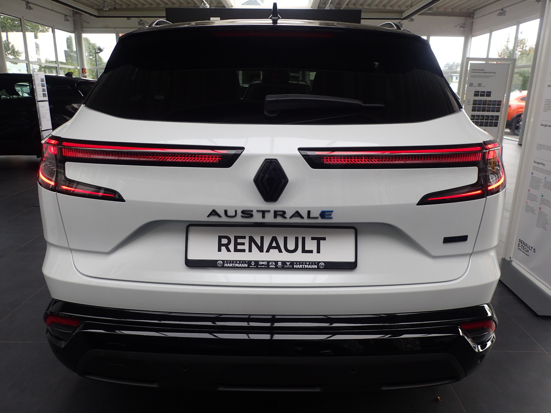 RENAULT Austral Iconic Esprit Alpine E-Tech Full Hybrid RENAULT Austral Iconic Esprit Alpine E-Tech Full Hybrid