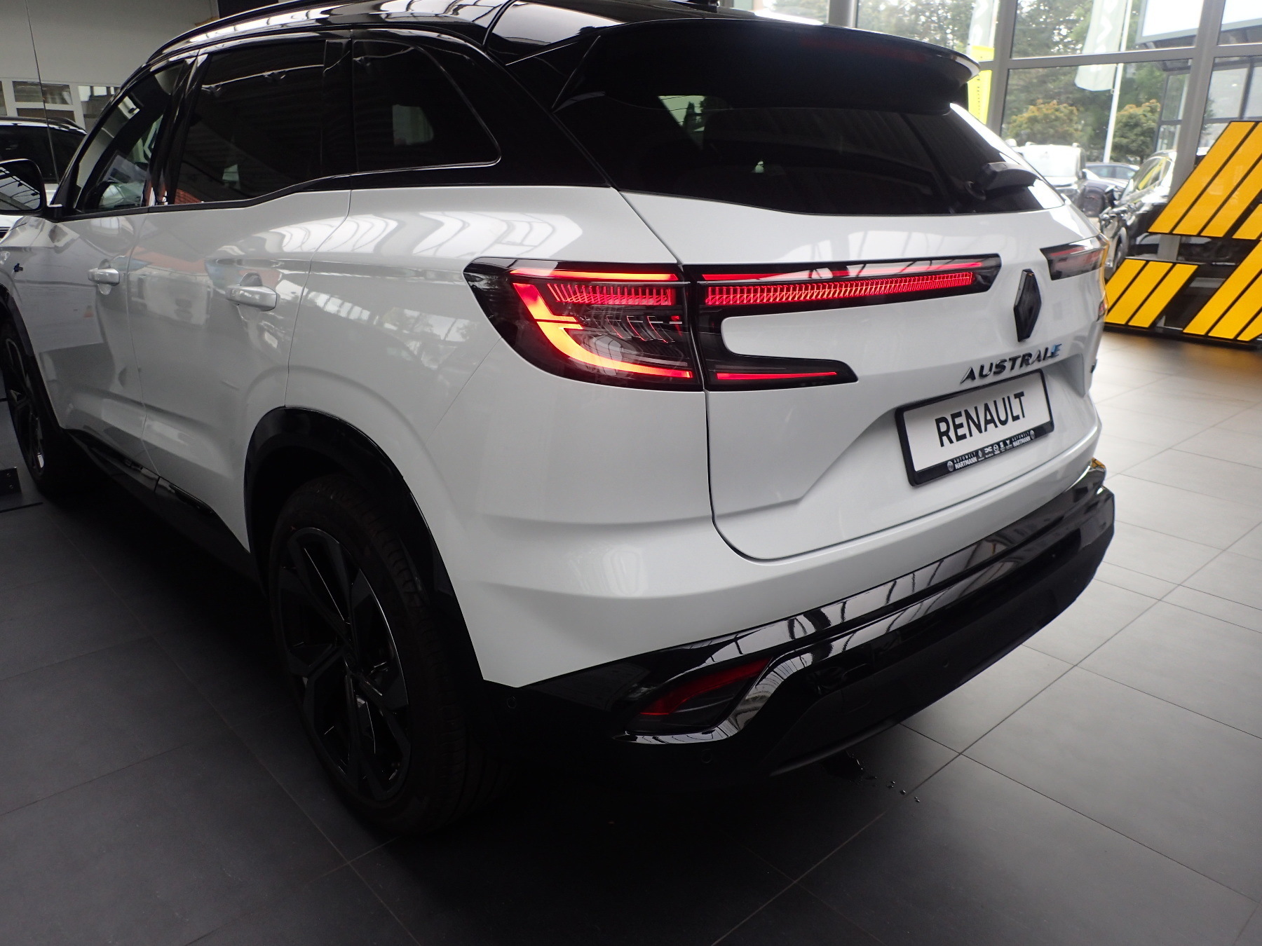 RENAULT Austral Iconic Esprit Alpine E-Tech Full Hybrid RENAULT Austral Iconic Esprit Alpine E-Tech Full Hybrid