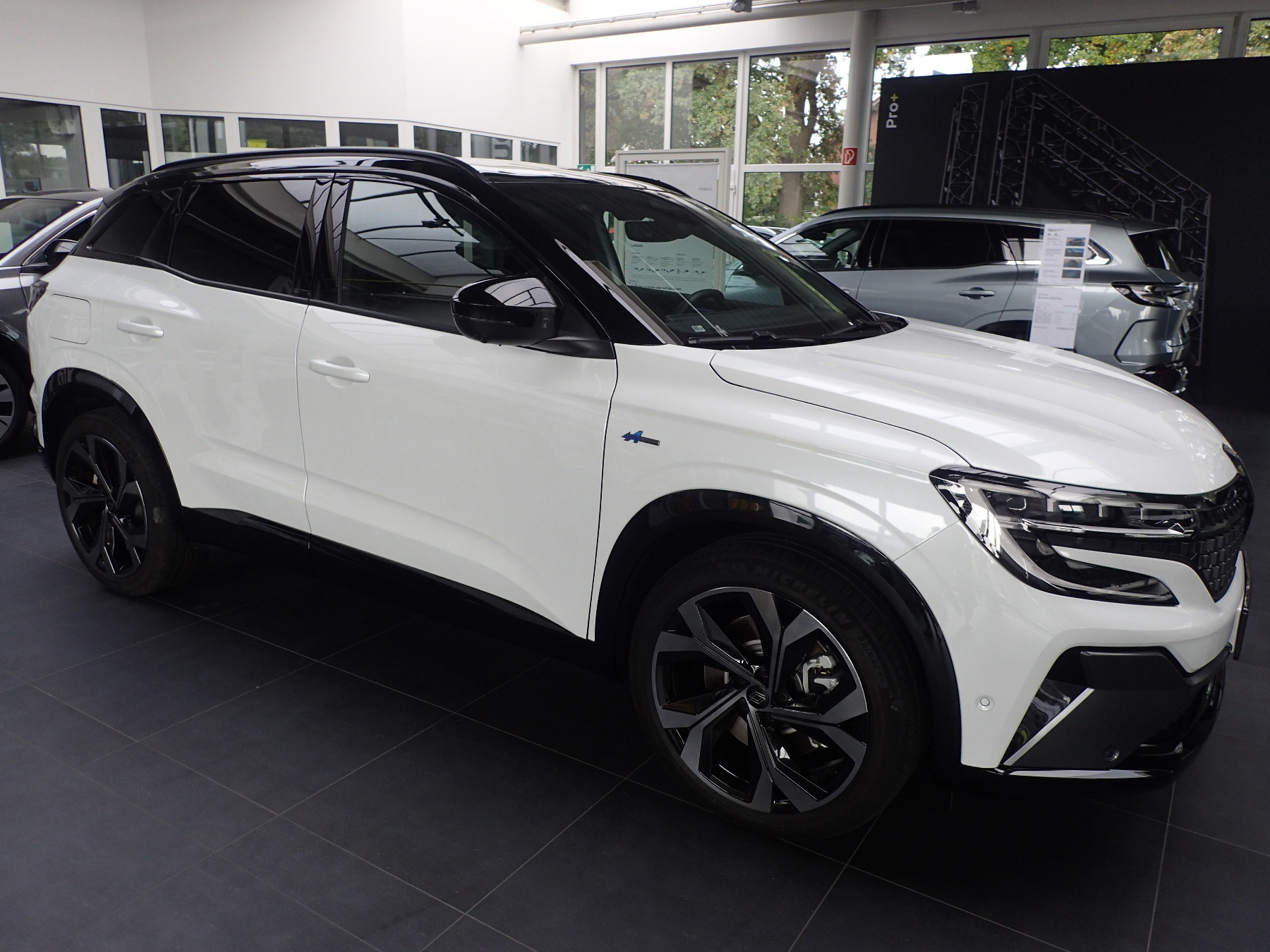 RENAULT Austral Iconic Esprit Alpine E-Tech Full Hybrid RENAULT Austral Iconic Esprit Alpine E-Tech Full Hybrid