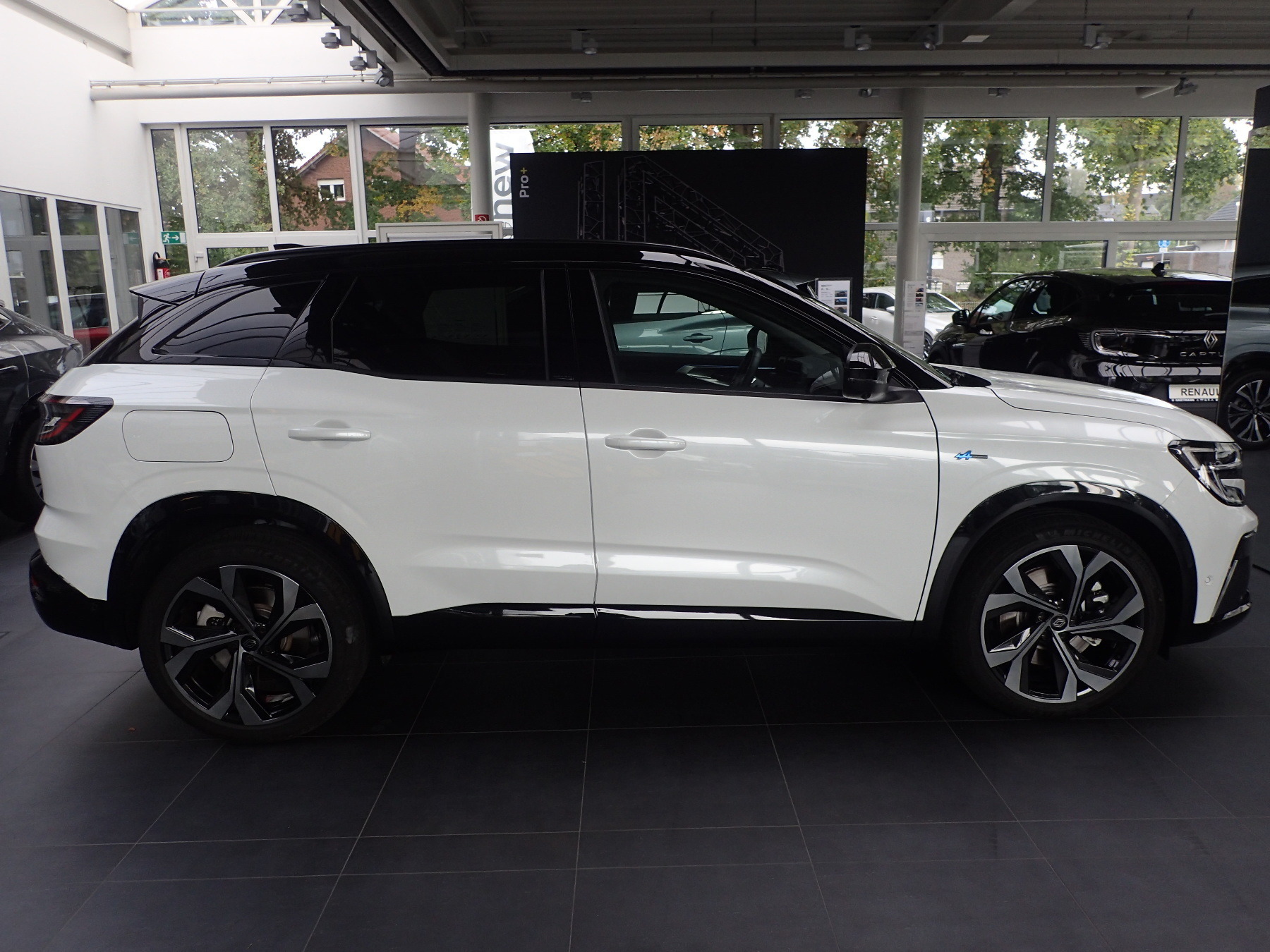 RENAULT Austral Iconic Esprit Alpine E-Tech Full Hybrid RENAULT Austral Iconic Esprit Alpine E-Tech Full Hybrid