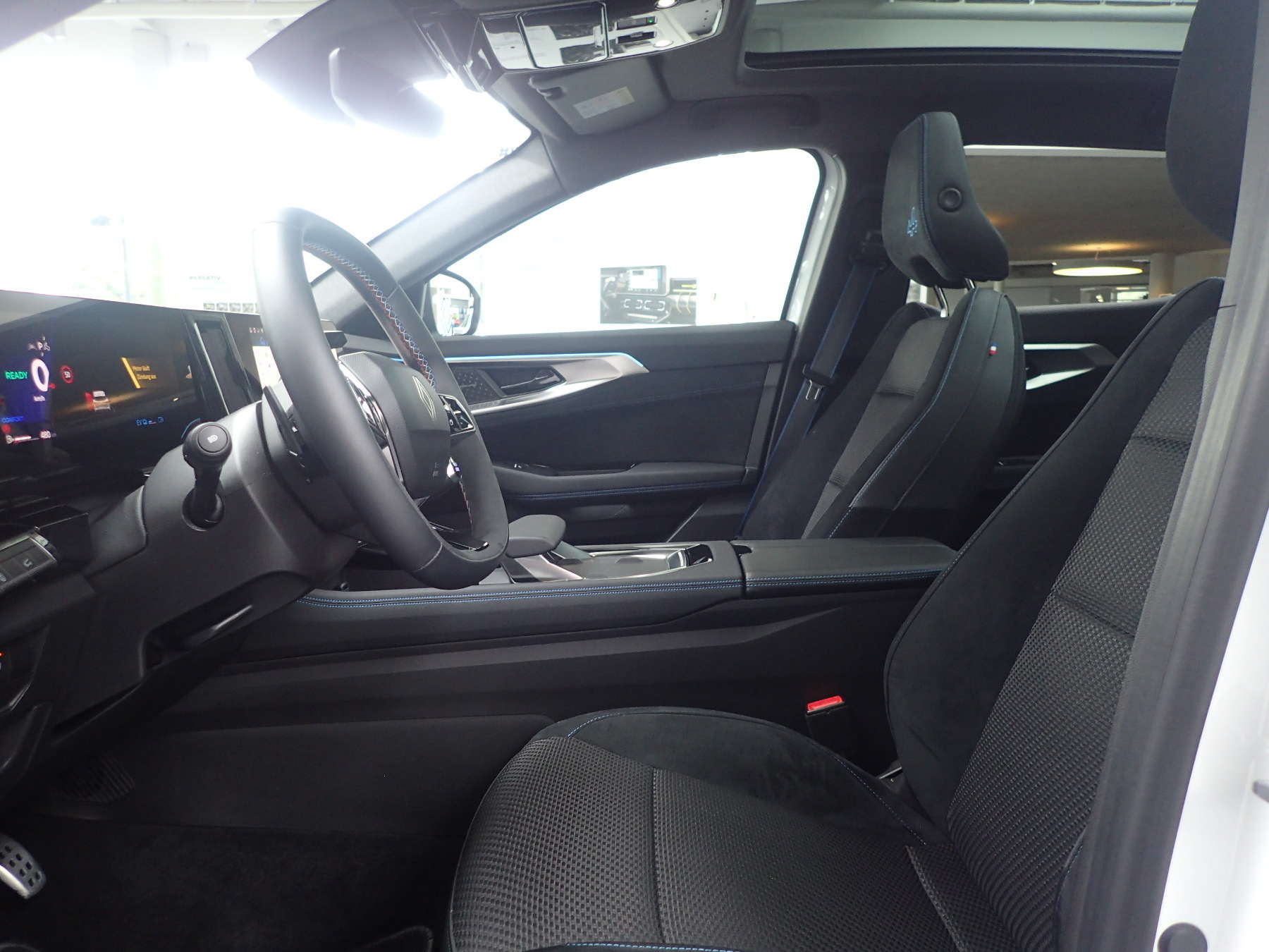 RENAULT Austral Iconic Esprit Alpine E-Tech Full Hybrid RENAULT Austral Iconic Esprit Alpine E-Tech Full Hybrid