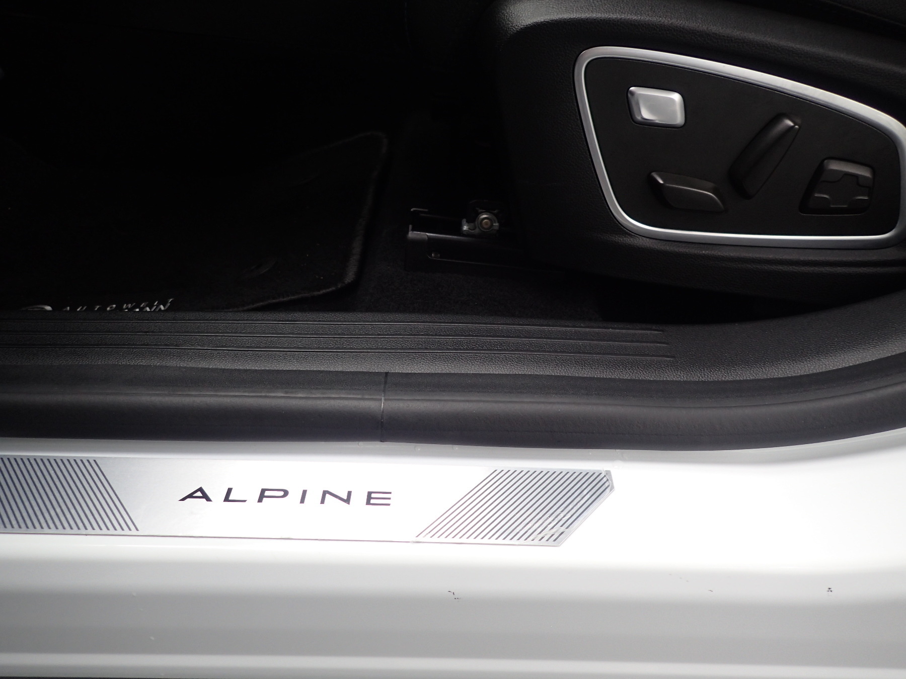 RENAULT Austral Iconic Esprit Alpine E-Tech Full Hybrid RENAULT Austral Iconic Esprit Alpine E-Tech Full Hybrid