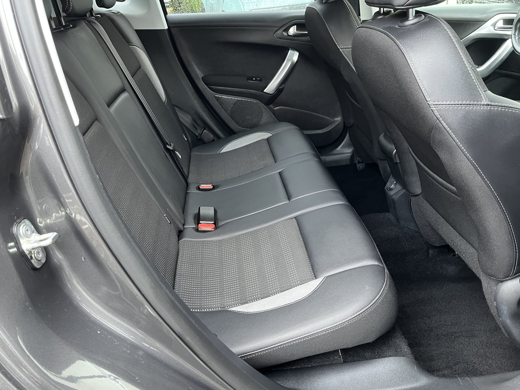 PEUGEOT 3008 1.2 PureTech 130 Allure Sicht-Paket PEUGEOT 3008 1.2 PureTech 130 Allure Sicht-Paket