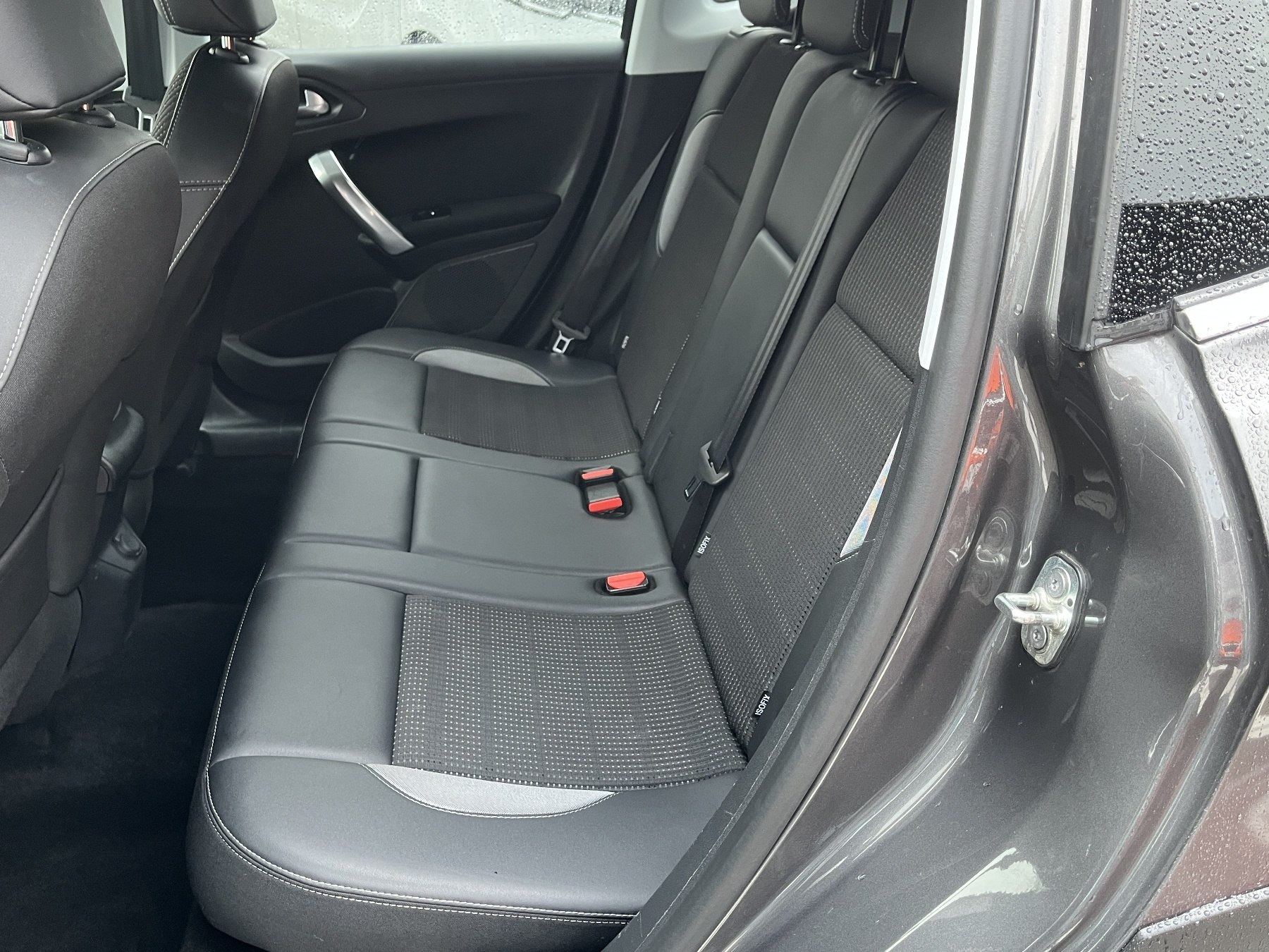 PEUGEOT 3008 1.2 PureTech 130 Allure Sicht-Paket PEUGEOT 3008 1.2 PureTech 130 Allure Sicht-Paket