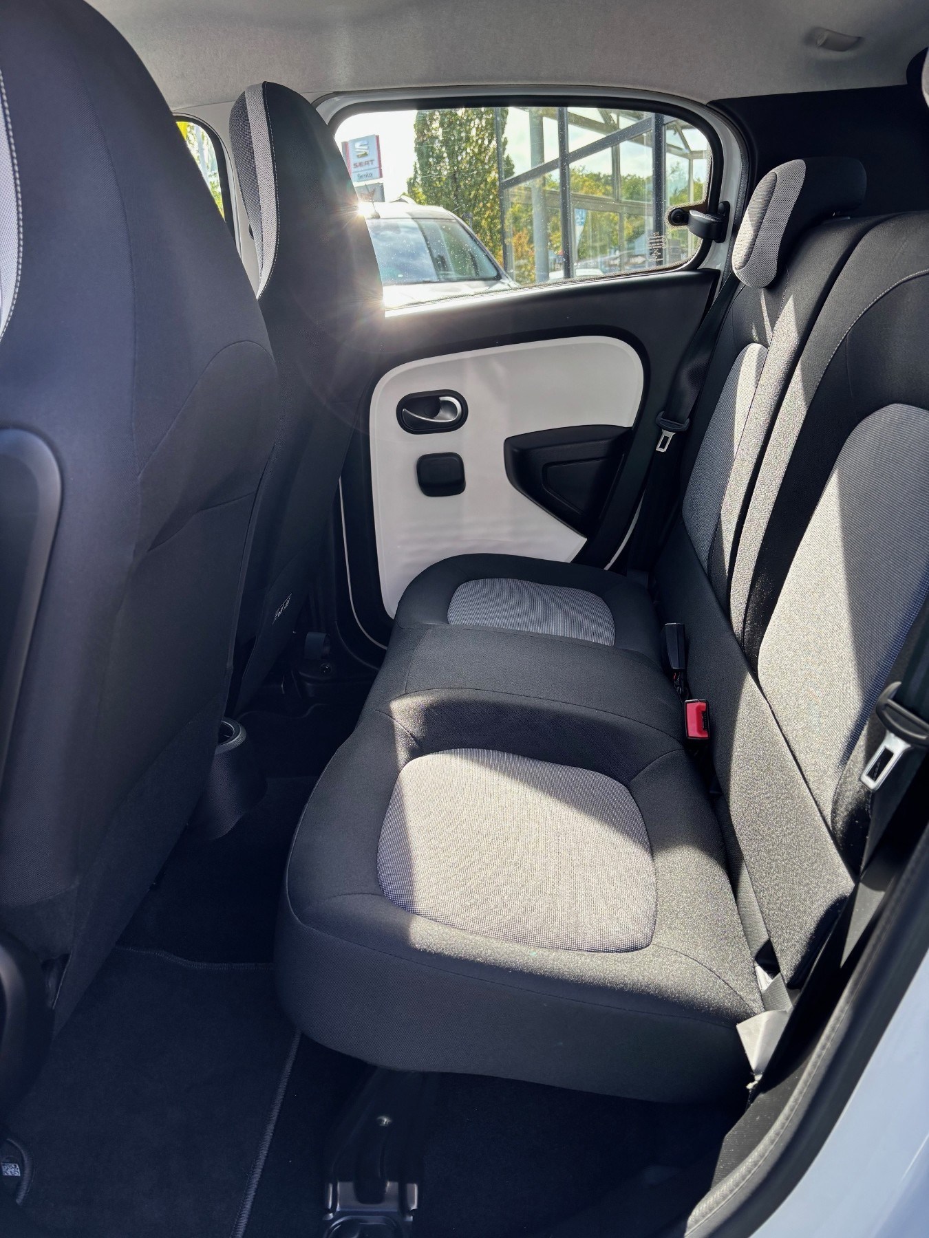 RENAULT Twingo LIMITED SCe 75 Start & Stop Klima+Radio RENAULT Twingo LIMITED SCe 75 Start & Stop Klima+Radio