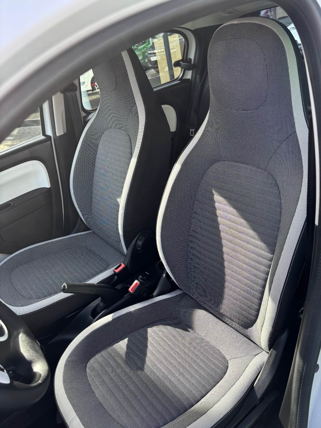 RENAULT Twingo LIMITED SCe 75 Start & Stop Klima+Radio RENAULT Twingo LIMITED SCe 75 Start & Stop Klima+Radio