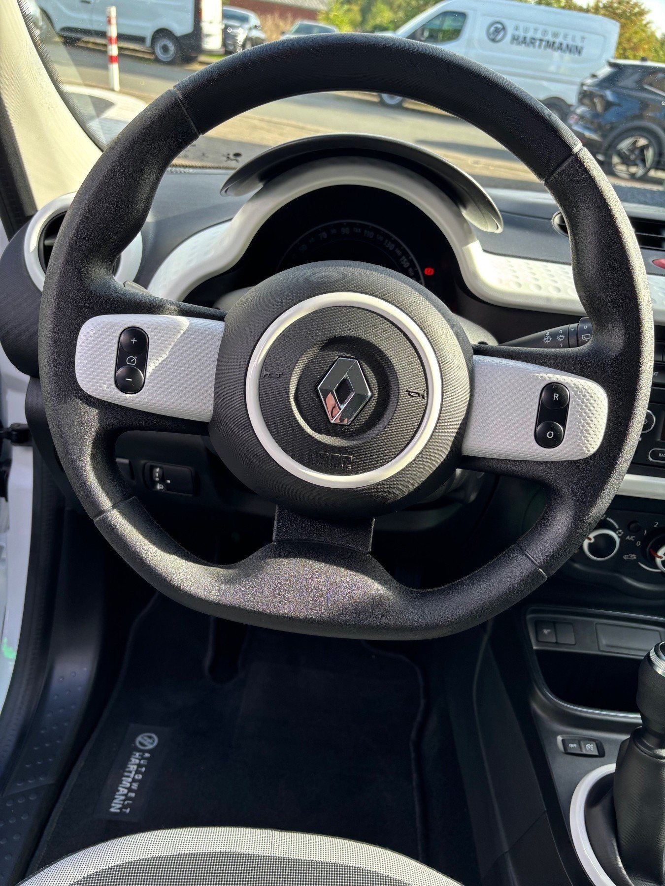 RENAULT Twingo LIMITED SCe 75 Start & Stop Klima+Radio RENAULT Twingo LIMITED SCe 75 Start & Stop Klima+Radio