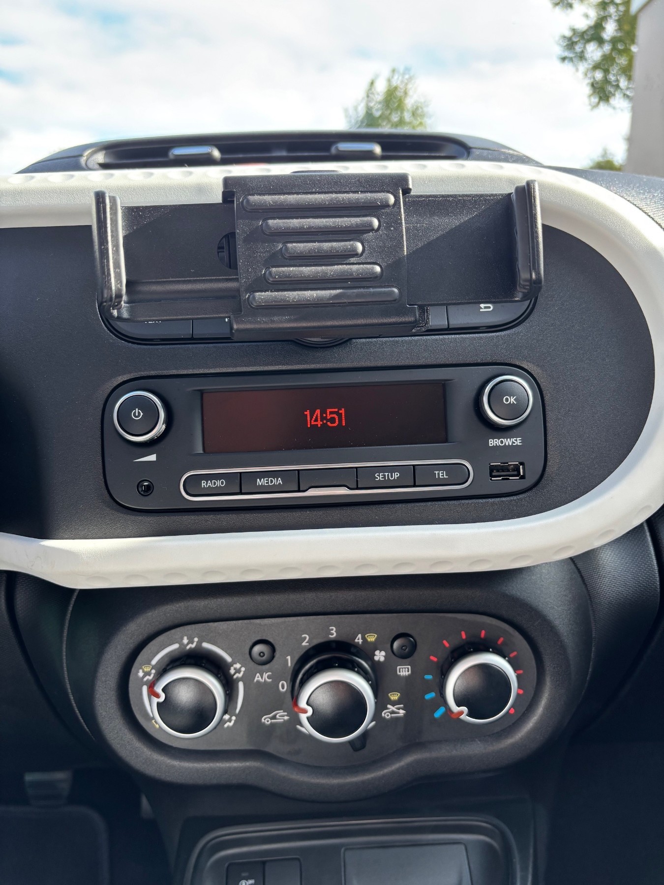 RENAULT Twingo LIMITED SCe 75 Start & Stop Klima+Radio RENAULT Twingo LIMITED SCe 75 Start & Stop Klima+Radio