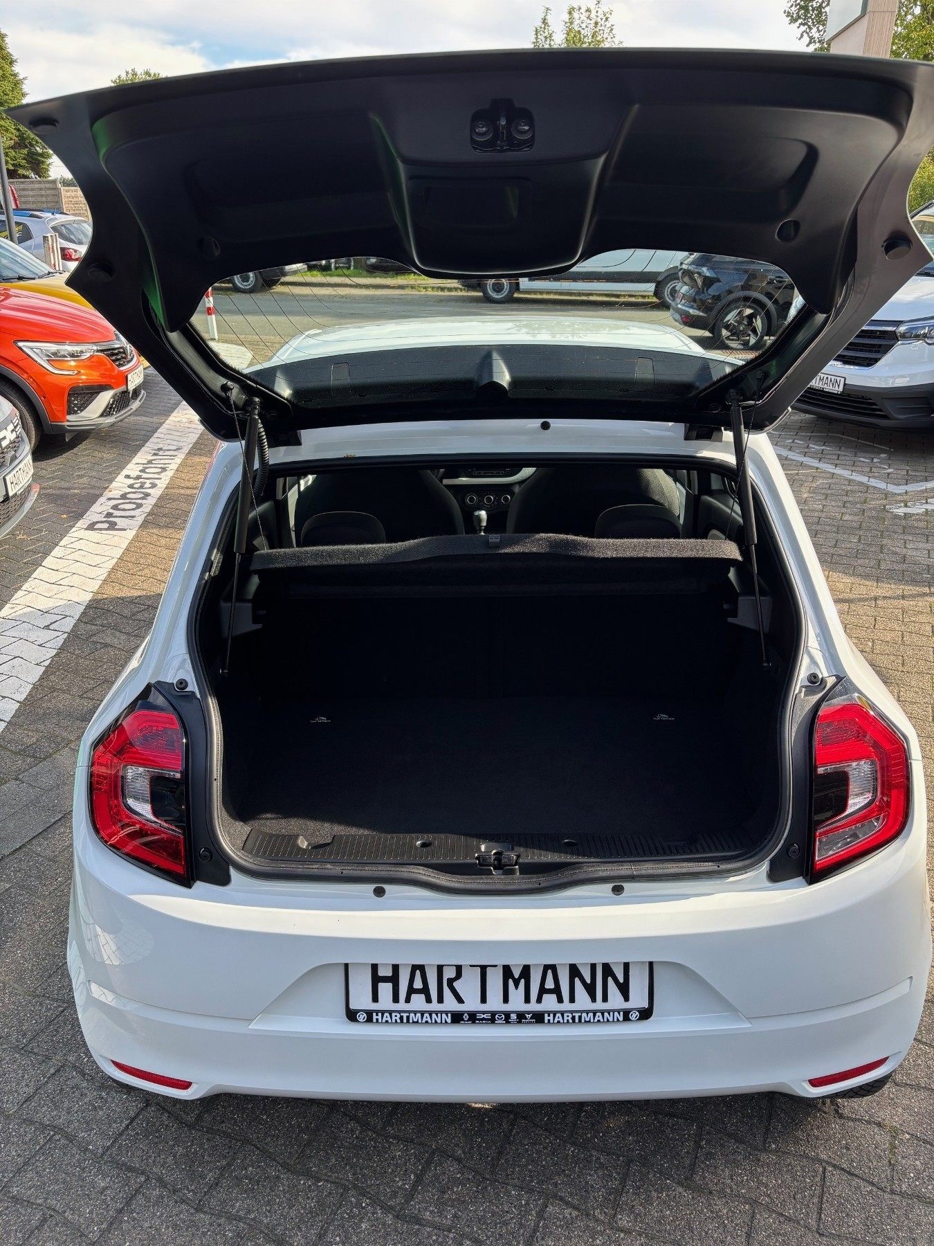 RENAULT Twingo LIMITED SCe 75 Start & Stop Klima+Radio RENAULT Twingo LIMITED SCe 75 Start & Stop Klima+Radio