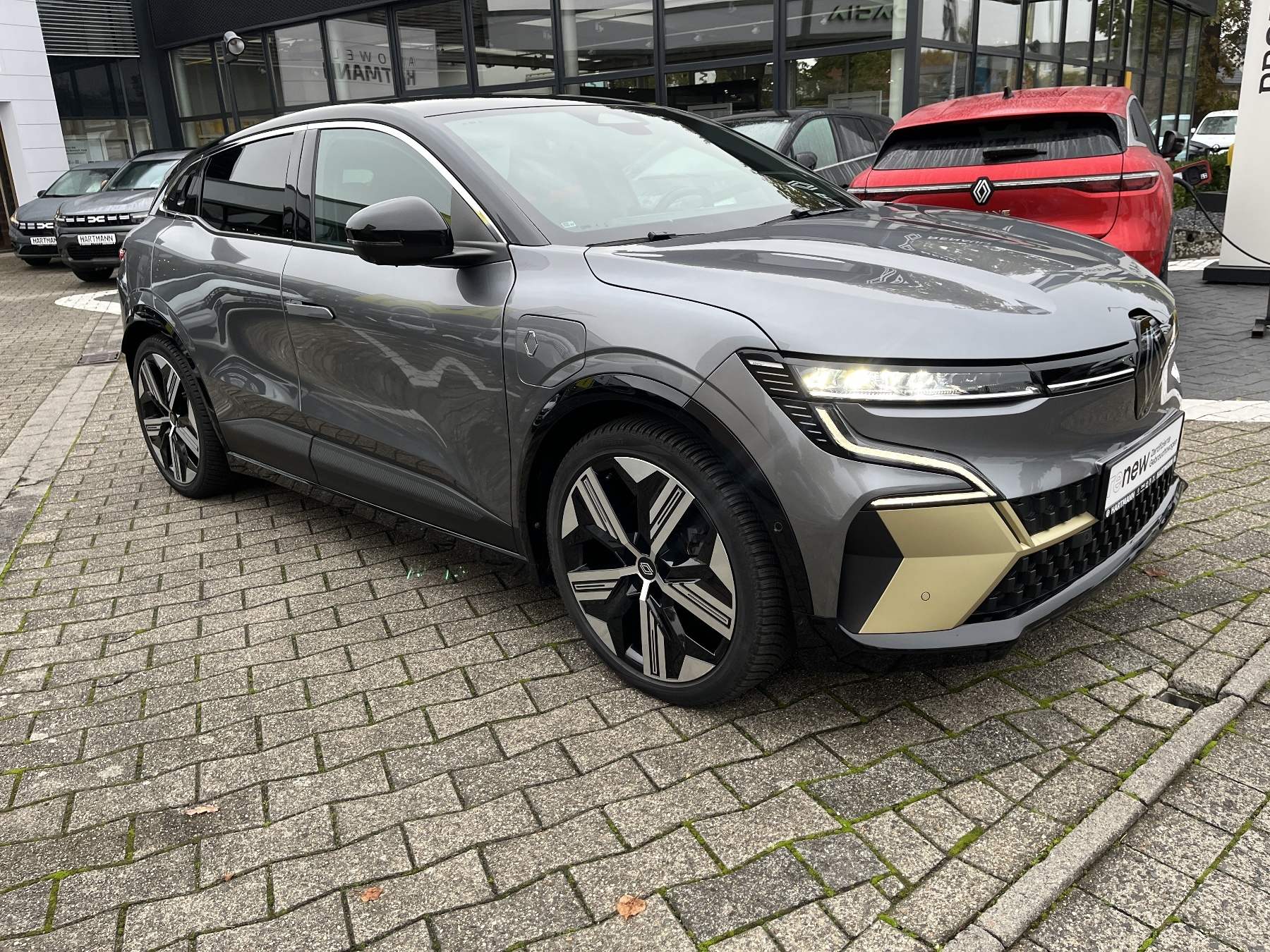 RENAULT Megane E-TECH ICONIC EV60 220hp Harman-Kardon RENAULT Megane E-TECH ICONIC EV60 220hp Harman-Kardon