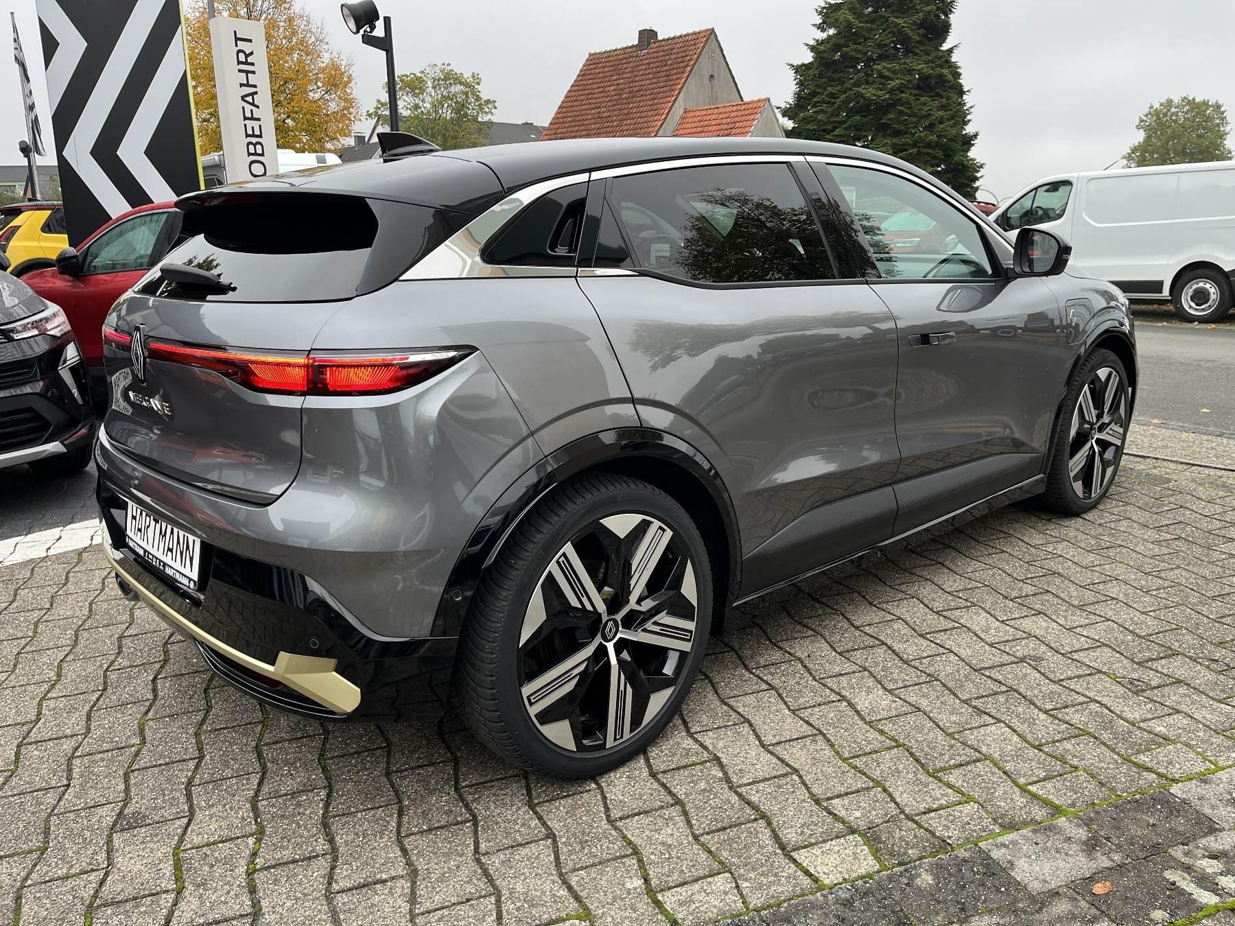 RENAULT Megane E-TECH ICONIC EV60 220hp Harman-Kardon RENAULT Megane E-TECH ICONIC EV60 220hp Harman-Kardon